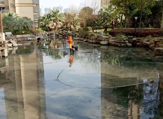 武侯景观池淤泥清理