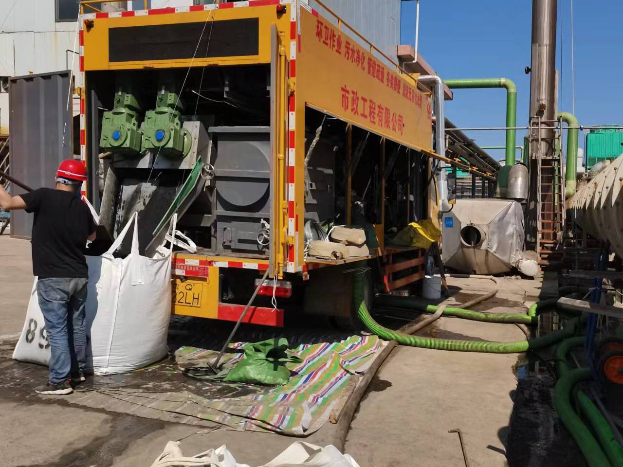 武侯淤泥压干处理